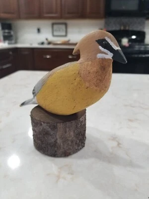 $8.95 • Buy Vintage 2002 Cedar Wax Wing Hand Carved Bird Figure 5.5  Tall  X 6.25  Long