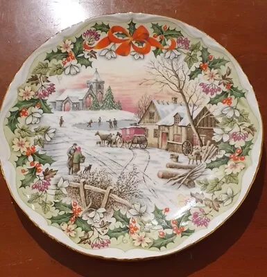 Royal Albert Decorative Plate- The Coaching Inn At Christmas • £7