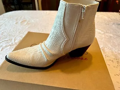 Matisse Womens Devon Snakeskin White Bootie Size 8.5 M • $42