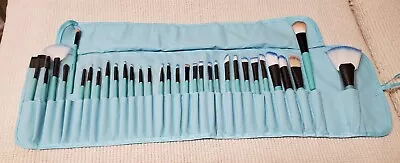 Yuwaku Makeup Brush Set Professional Soft Synthetic Brushes Travel Bag 32pcs 💙 • $12.35