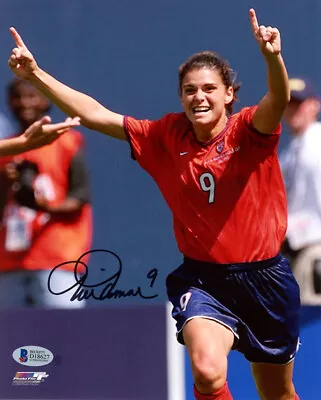 MIA HAMM SIGNED AUTOGRAPHED 8x10 PHOTO TEAM USA SOCCER LEGEND GOAT BECKETT BAS • $165