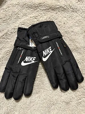 Nike Winter Gloves • $20