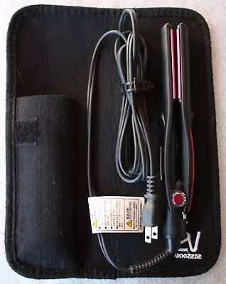 Vidal Sassoon VSI-1009/PJ Flat Iron With Pouch - Multi Voltage 100 - 240V • $24.99