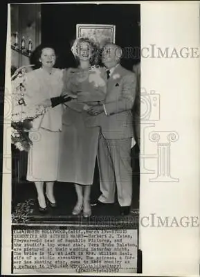 1952 Press Photo Herbert Yates And Bride Vera Ralston Pose With Wedding Guest. • $19.99