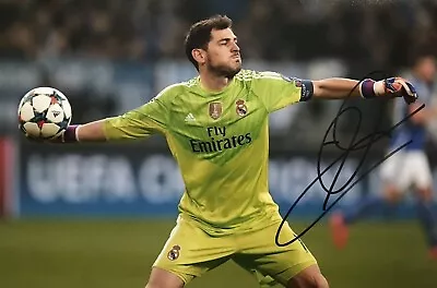 IKER CASILLAS - REAL MADRID & SPAIN - FOOTBALL - ORIGINAL SIGNED 12x8 PHOTO • £69.99