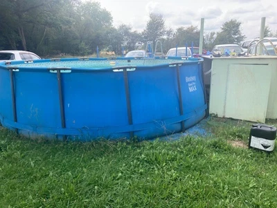 £475 • Buy Large Swimming Pool With HEATER SAND FILTER CHEMICALS LADDER