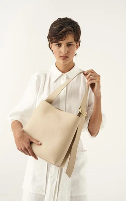 $180 • Buy Oroton Daria Hobo RRP $499 Sold Out!