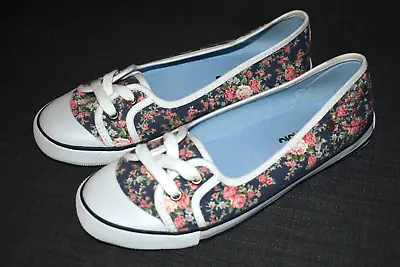 MOSHULU ROSE CANVAS PUMPS SHOES - NEW Size 4 Blue Pink Ballerina • £15