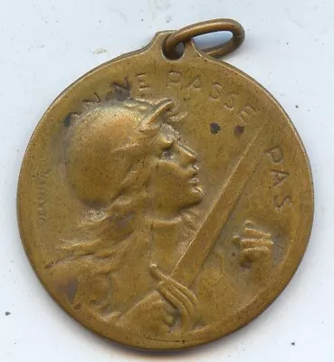 France Exonumia WW1 1916 Verdun Medal (#1048).  27MM  • $30