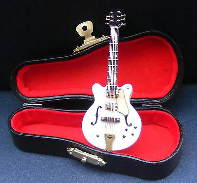 White Gibson Guitar In A Black Case Tumdee 1:12 Scale Dolls House Instrument 560 • $19.43