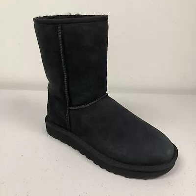 UGG CLASSIC SHORT II BLACK SUEDE SHEEPSKIN WOMEN'S BOOTS Size 6 New Without Box • $79