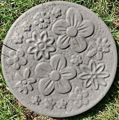 Daisy Stepping Stones - Garden Path - Patio - Round Stepping Stones - Charcoal • £29.74