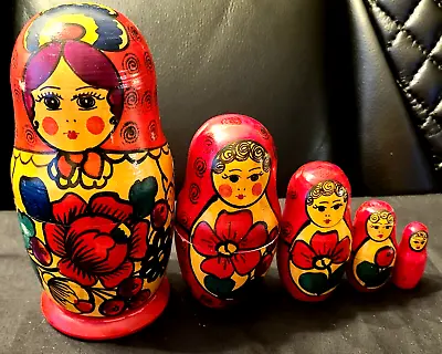 Vintage Wood Nesting Dolls  Hand Paint Gift  Colorful Gift 5 Pcs In 1 • $9.99