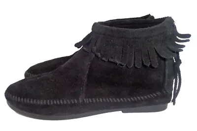 Minnetonka Womens Ankle Boots Moccasins Sz 7 Fringe Lace Up Black • $26.99