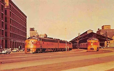 Milwaukee Road Railroad Train Streamliner Milwaukee Wisconsin Depot Postcard • $6.50