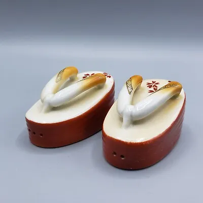 Vintage Asian Geta Geisha Shoe Salt & Pepper Shakers Sandals Flip Flops Signed • £15.43