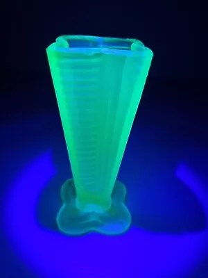 Vintage Frosted Green Uranium Glass Vase - 12cm Tall • $55