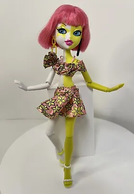 MGA Bratz Bratzillaz Glam Gets Wicked Switch-A-Witch Yellow Mime Clown Doll • $40