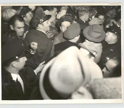 POLICE & LABOR STRIKERS Clash In OAKLAND California VINTAGE 1946 Press Photo • $40