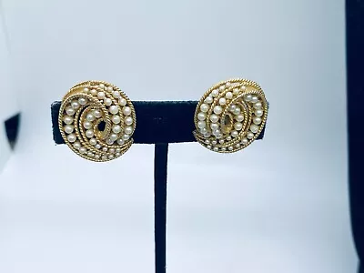 Vtg. Crown Trifari Faux Pearl & Textured Gold Tone Swirled Clip On Earrings 383 • $9.99