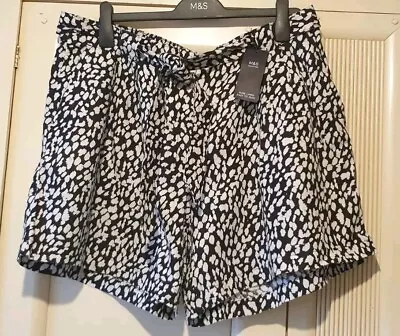 Ladies Black & White Linen Shorts 20uk. M&s. Part  Elastic Waist. Brand New • £14