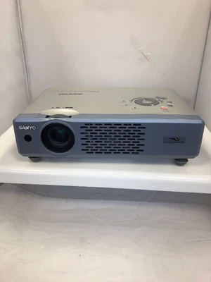 £25 • Buy SANYO PRO XtraX  PLC-XU41 Projector ***** FAULTY FOR SPARES OR REPAIR *****