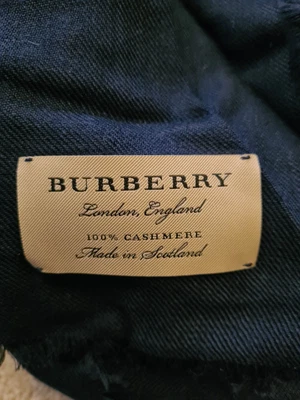 £150 • Buy Burberry 100% Cashmere Navy Blue Scarf/throw