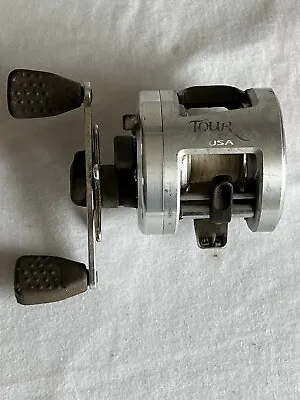 Vintage Quantum US300 Tour Edition Baitcasting Fishing Reel • $35