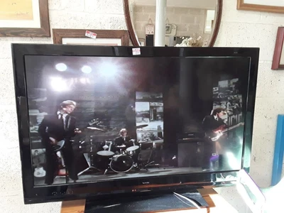 £66 • Buy Technika 42  HDMI T.V. With Remote