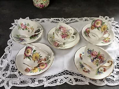 *5 Pretty Vintage Mismatched Floral Bone China Tea Cups And Saucers* • £13.50