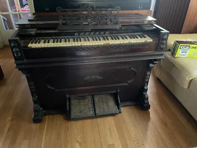 6 Octave Estey Antique Pump Organ  • $1