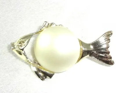 Vintage C: 1950's Fish Simulated Pearl Cabochon Body Brooch / Pin! • $3.95