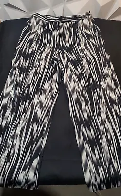 Vince Camuto Women's Black White Print Pleated Wide Leg Pants Gray Size 8 • $16.80