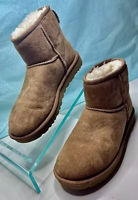 UGG Women's Classic Mini SIZE 6 • $53.99