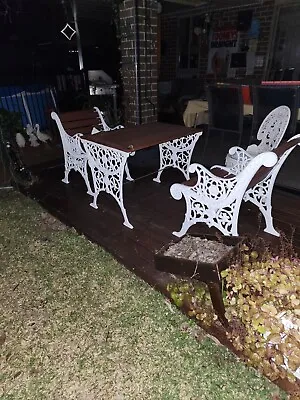$550 • Buy Outdoor Furniture Setting Used
