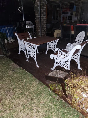$550 • Buy Outdoor Furniture Setting Used