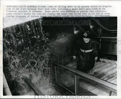 1970 Press Photo Montreal Canada Fireman At Stock Exchange Tower Fire Scene • $19.99