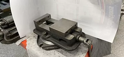 6  MILLING MACHINE VISE W/ JAWS & HANDLE • $150