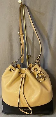 Michael Kors Jules Bucket Bag Crossbody Preloved  • $70