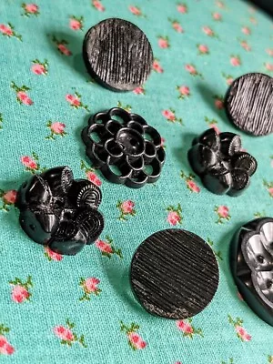 Vintage Bakelite Flower Buttons Lot Of 7 • $0.99
