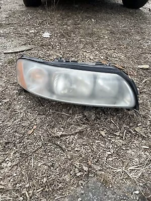 05-07 Volvo XC70 PASSENGER RIGHT HALOGEN HEADLIGHT OEM • $75