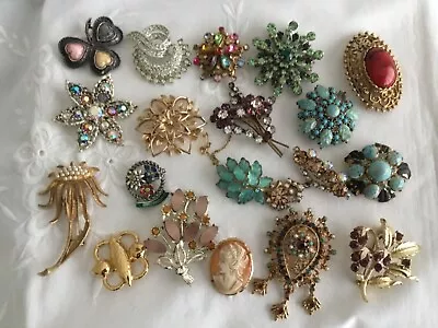 Job Lot Vintage Brooches Inc Sphinx Exquisite Hollywood Monet And More • £0.99