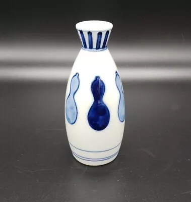 Vintage Made In Japan Blue White Porcelain Vase 4.75  • $5.56