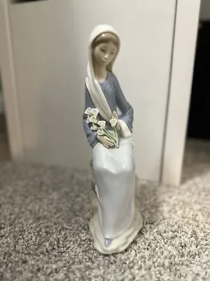 LLADRO Sitting Woman W/Calla Lilies #4972 Glossy Porcelain Figurine ~ Retired • $100