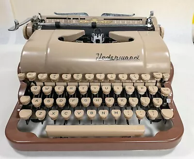 Vintage 1954 Underwood Typewriter - De Luxe Quiet Tab Deluxe • $89.99