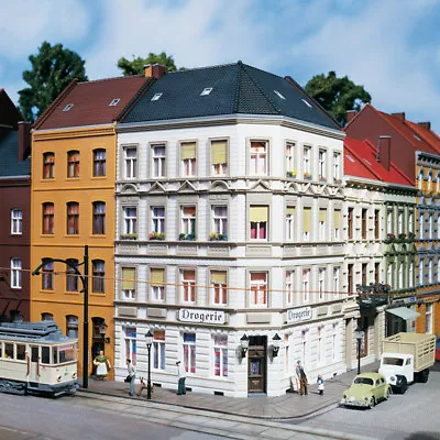 Auhagen Kit 11398 HO CORNER HOUSE SCHMIDTSTRASSE #25 • $80.52