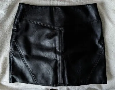 Girls H&M Short Black Faux Leather Skirt Size 8.  • £10