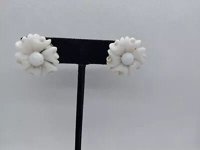 Vintage Milk White Glass  Flower Screw Back Earrings • $3.82
