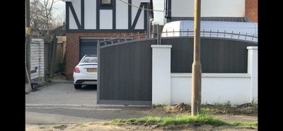 £1 • Buy AUTOMATIC ELECTRIC  SLIDING GATES-the Price Is For Making An Offer