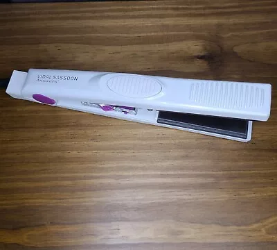 White Vidal Sassoon Electric Flat Iron Straightener VSST2504 Adj Heat Wht Purple • $10